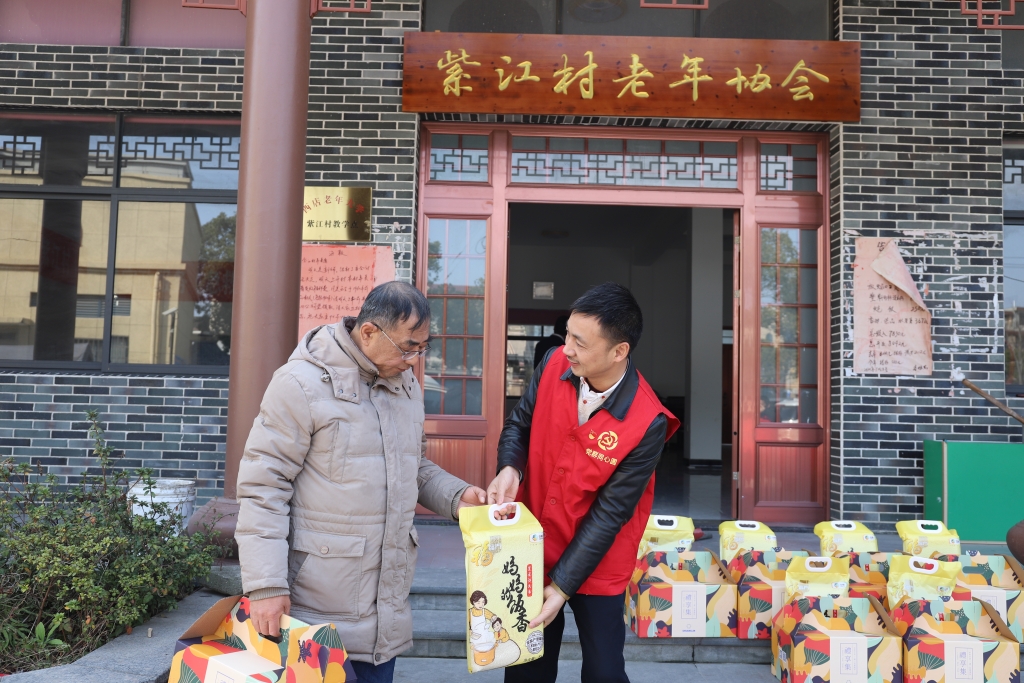 暖春意，敬老情-时博网页版-时博（中国多年坚持慰问孤寡老人